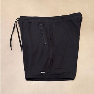 ALO Yoga Men's Athletic Black Shorts 9” length Linerless